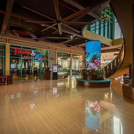 Tasik Villa International Resort Port Dickson Ngoại thất bức ảnh The interior of the mall
