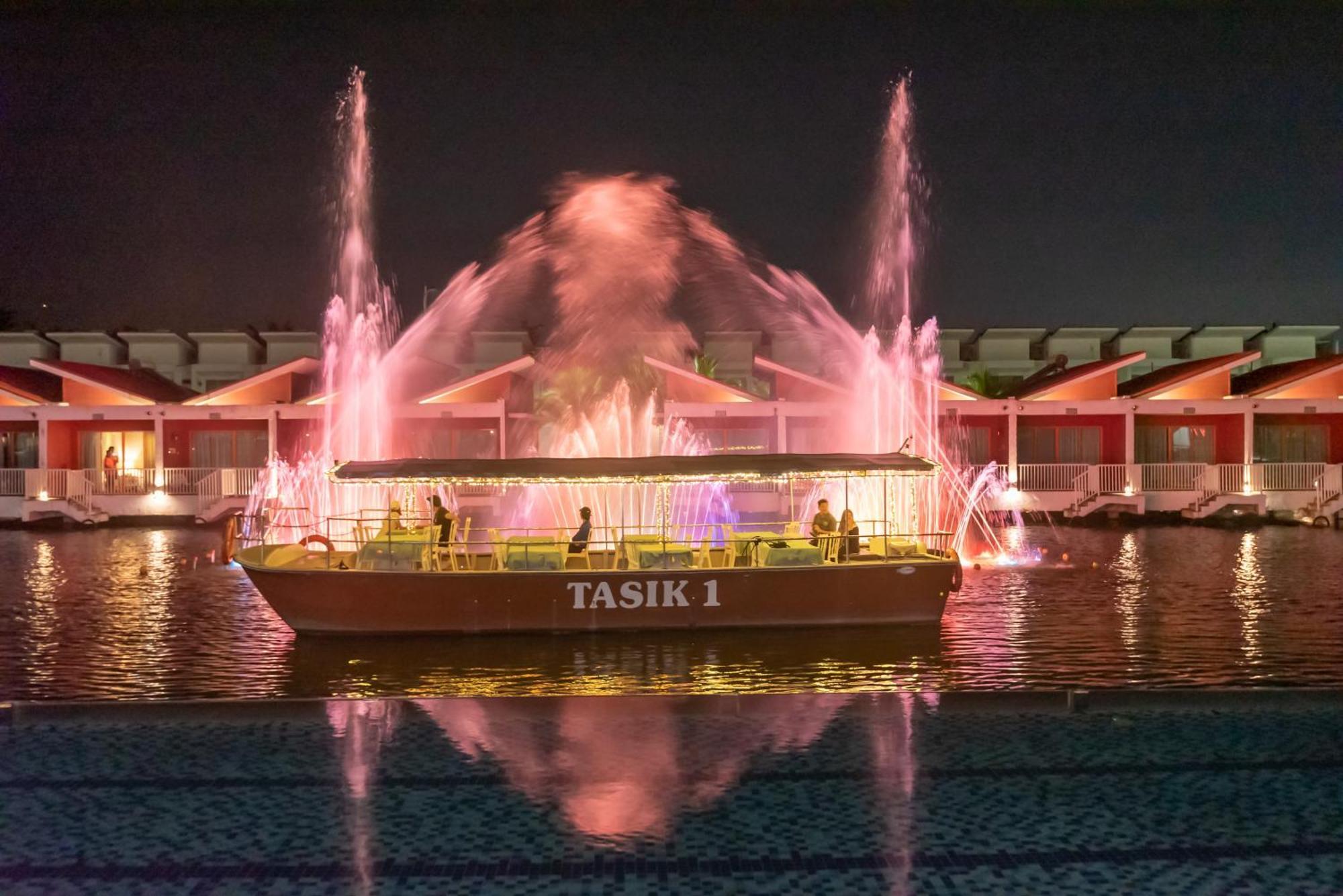 Tasik Villa International Resort Port Dickson Ngoại thất bức ảnh Fountain of Wishes