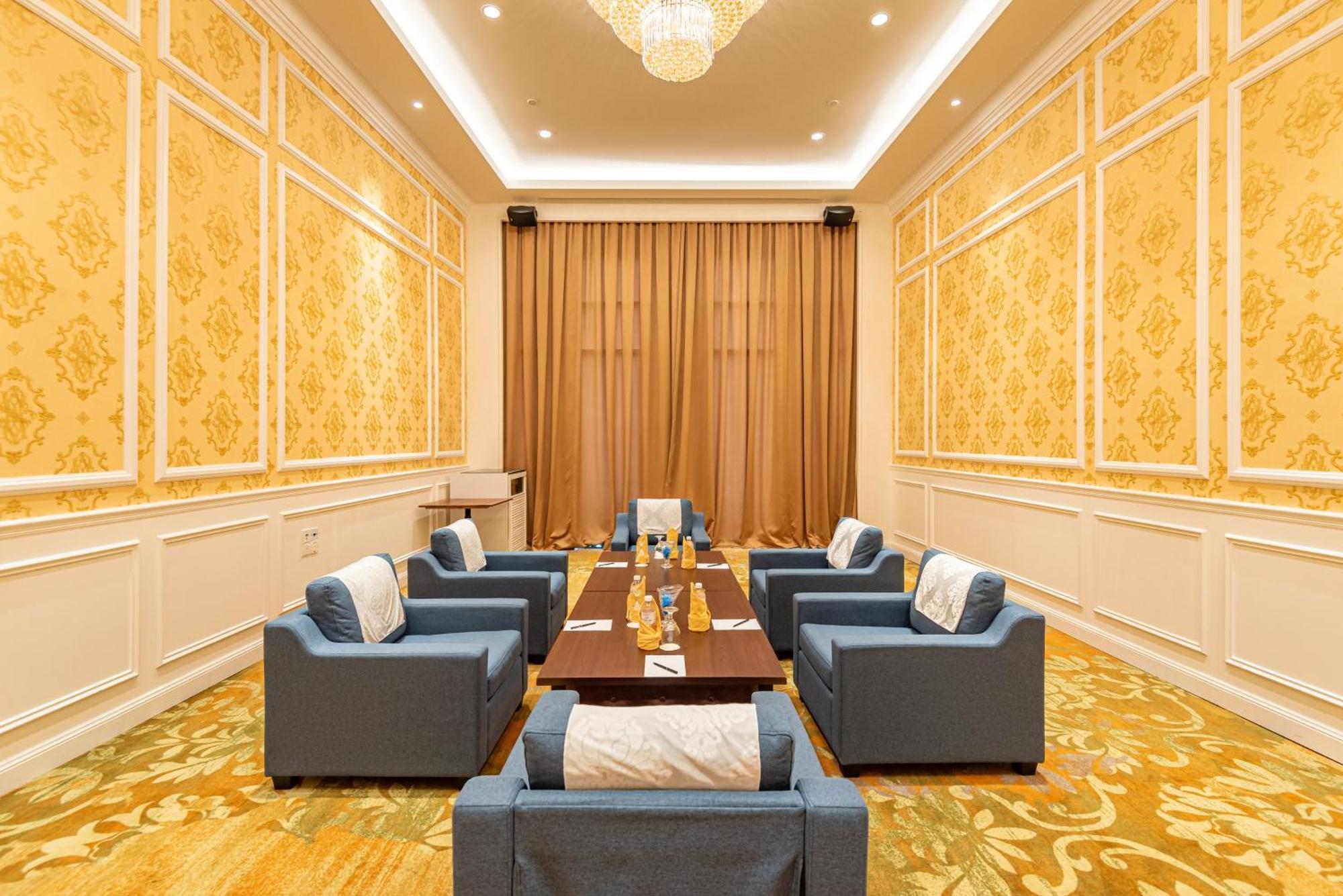 Tasik Villa International Resort Port Dickson Ngoại thất bức ảnh Meeting room