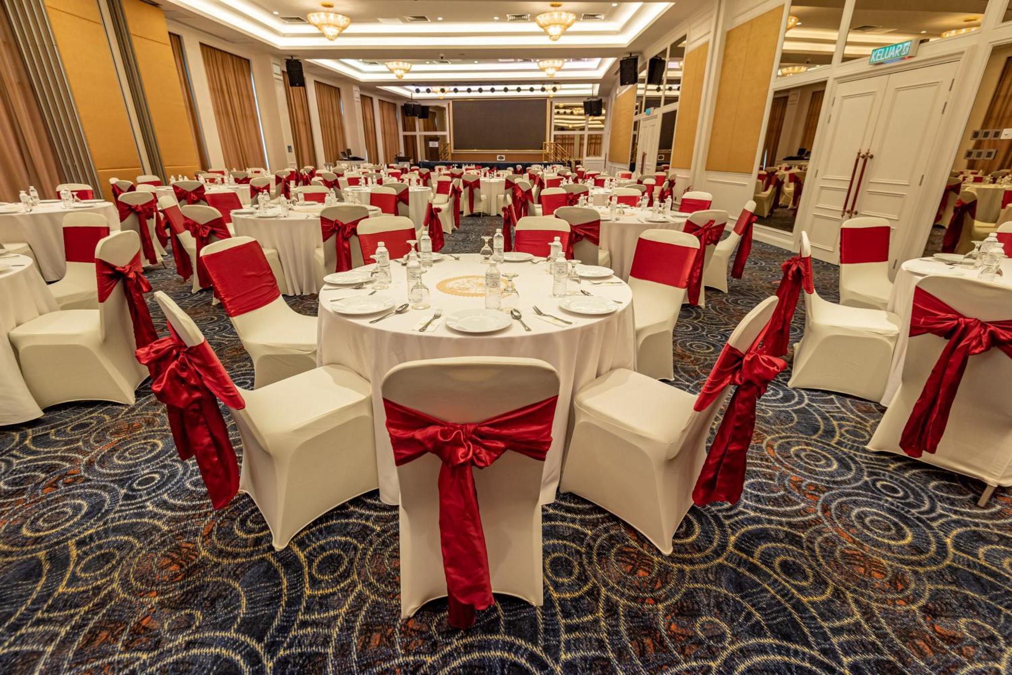 Tasik Villa International Resort Port Dickson Ngoại thất bức ảnh The ballroom of the hotel