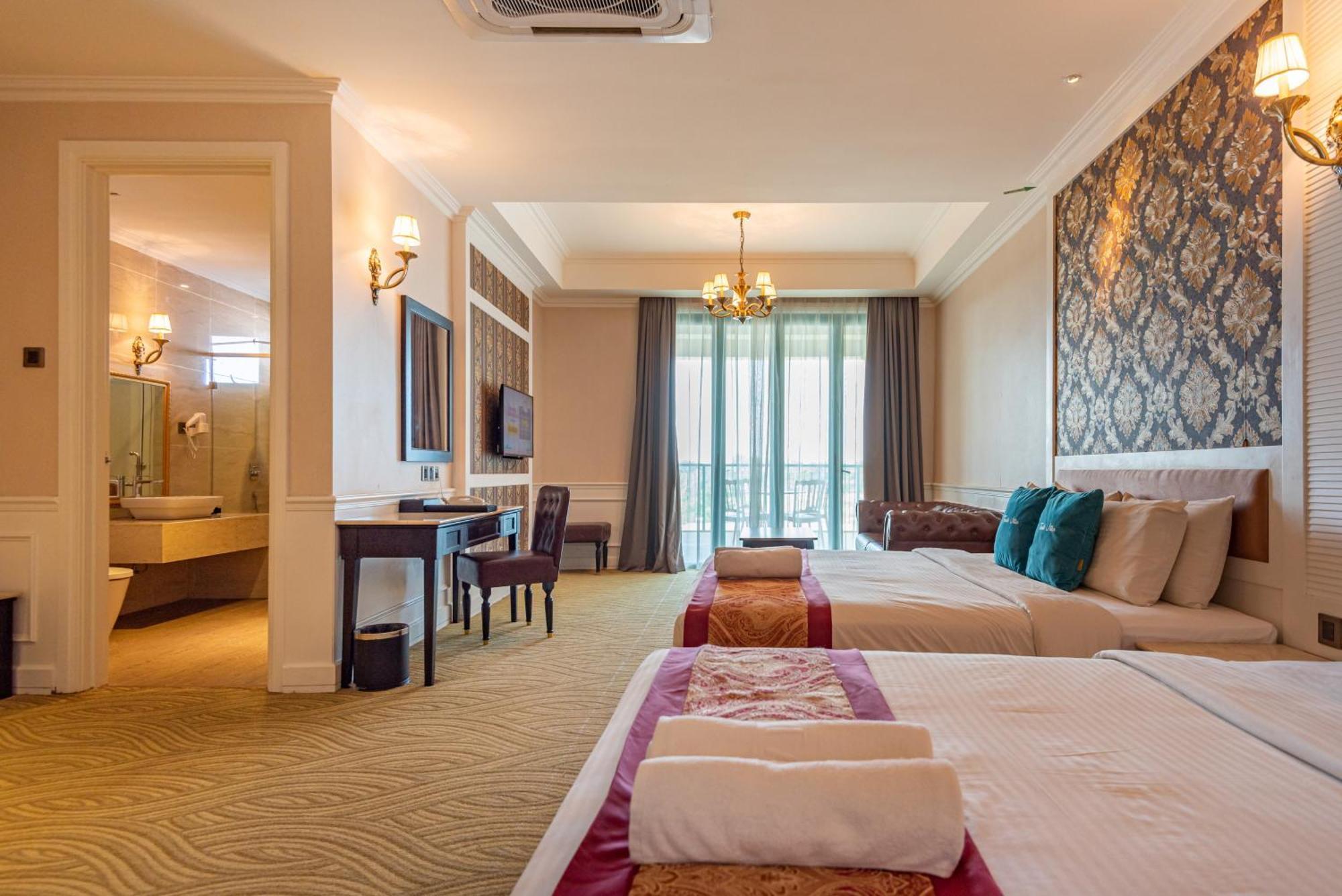 Tasik Villa International Resort Port Dickson Ngoại thất bức ảnh Deluxe Family Room