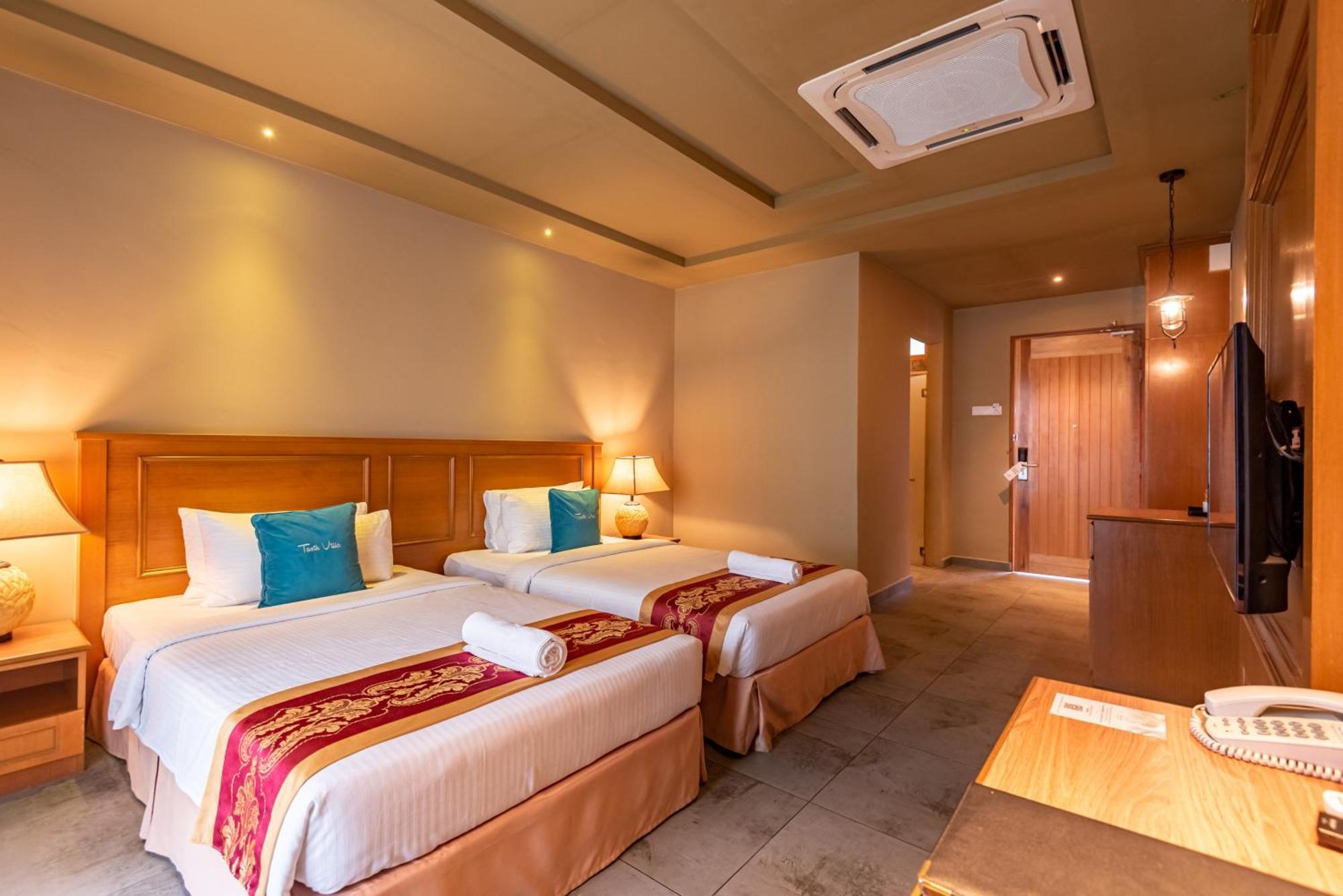 Tasik Villa International Resort Port Dickson Ngoại thất bức ảnh Deluxe Room