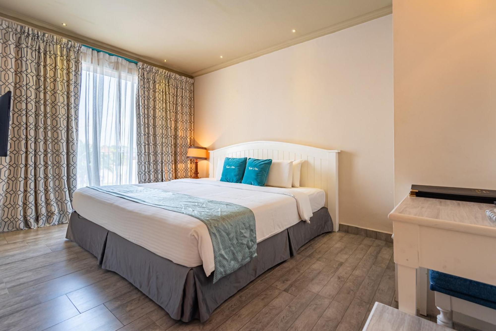 Tasik Villa International Resort Port Dickson Ngoại thất bức ảnh Deluxe Room