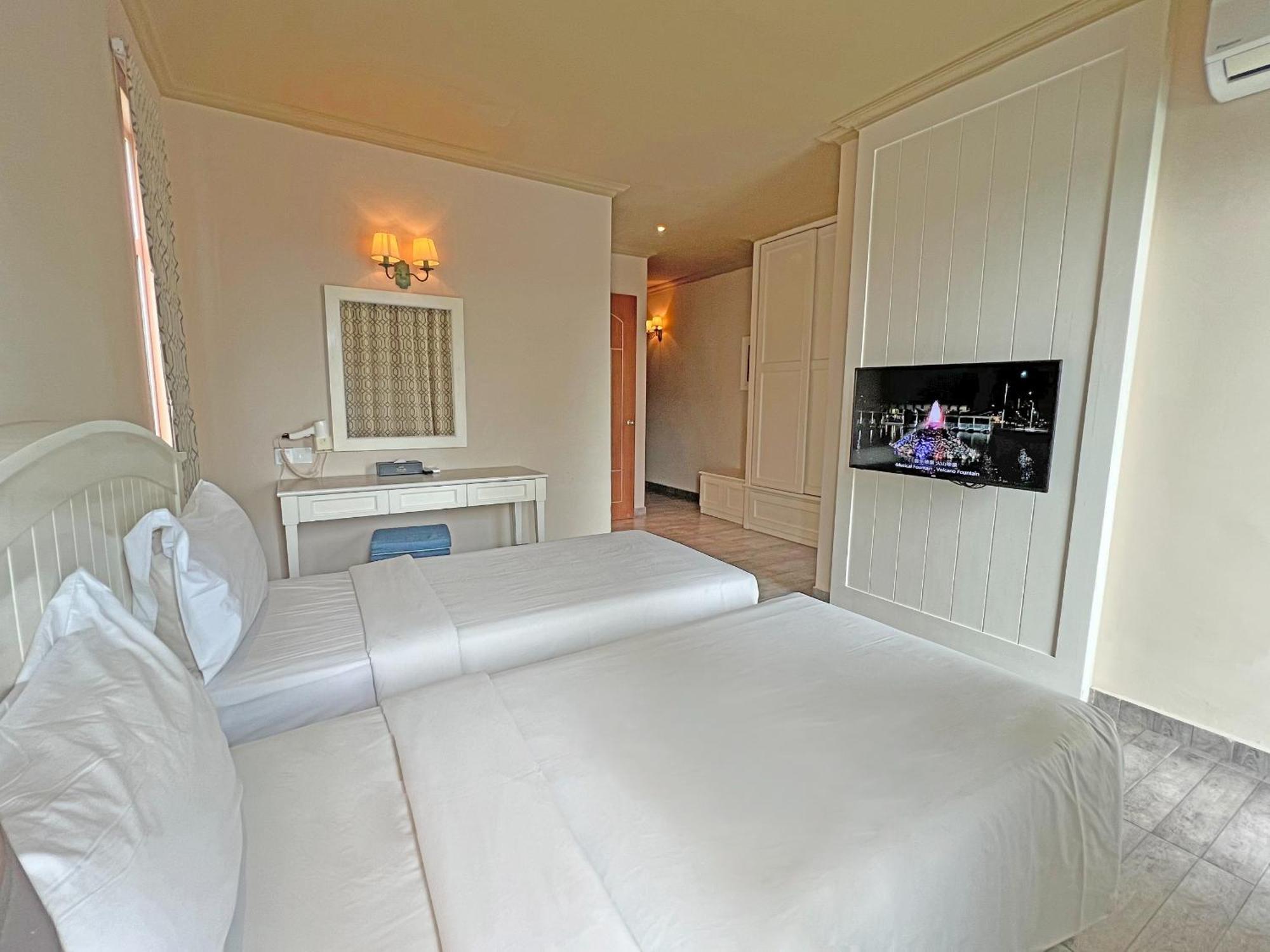 Tasik Villa International Resort Port Dickson Ngoại thất bức ảnh A room at the hotel